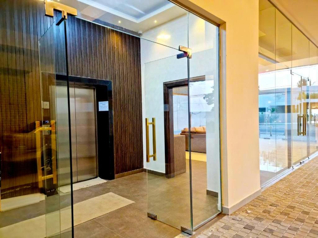 - The Breeze By Glorious Holidays Apartment Negombo